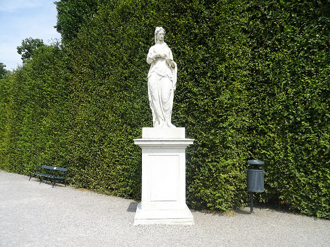 Schloss Schnbrunn, Statue Hygiea (13)