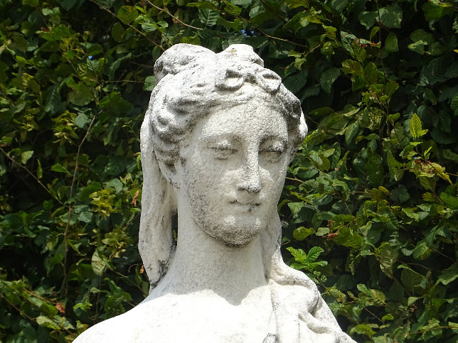 Schloss Schnbrunn, Statue Hygiea (13)