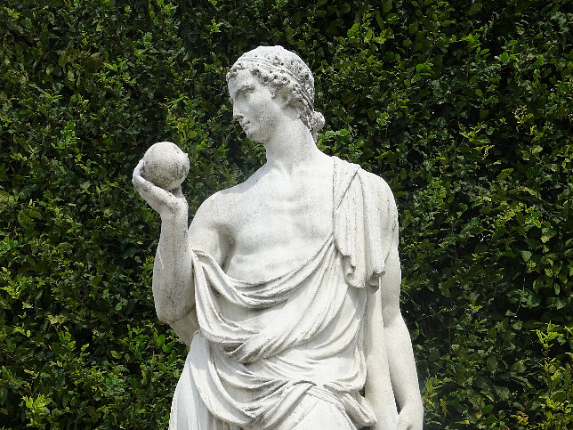 Schloss Schnbrunn, Statue Paris (15)