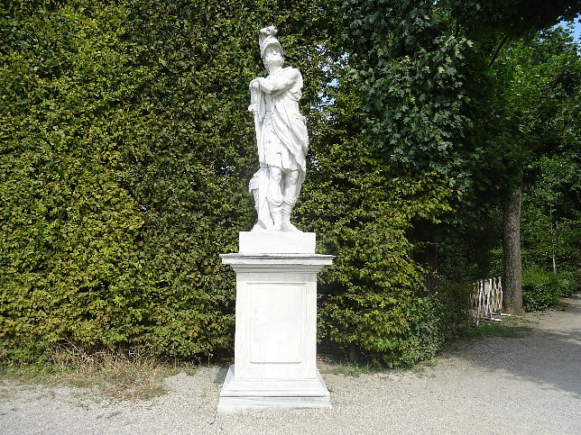 Schloss Schnbrunn, Statue Hannibal (16)