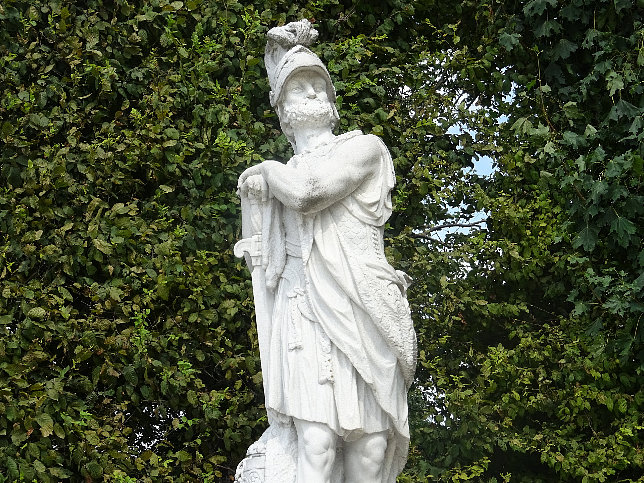 Schloss Schnbrunn, Statue Hannibal (16)