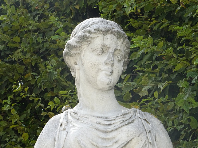 Schloss Schnbrunn, Statue Merkur (19)