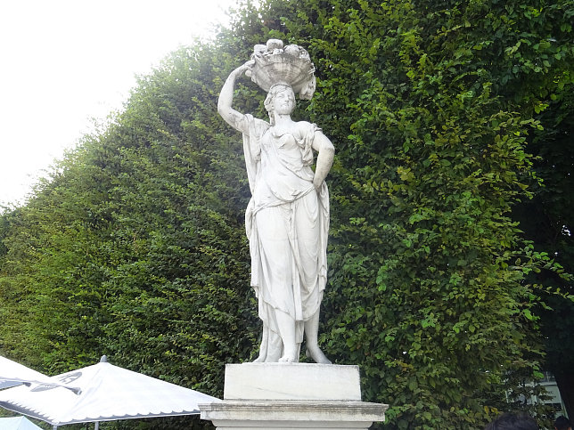 Schloss Schnbrunn, Statue Priesterin der Ceres (22)