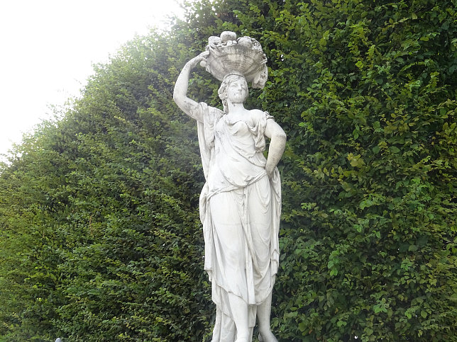 Schloss Schnbrunn, Statue Priesterin der Ceres (22)