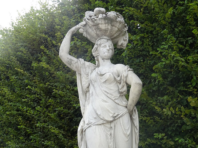 Schloss Schnbrunn, Statue Priesterin der Ceres (22)