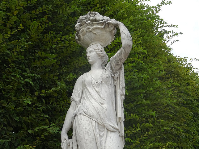 Schloss Schnbrunn, Statue Priesterin der Ceres (23)