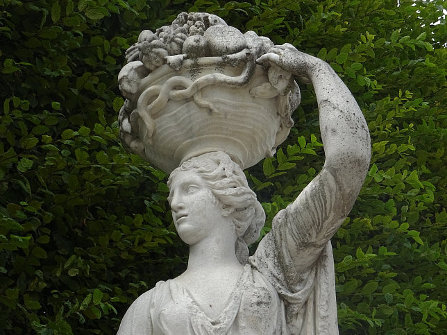 Schloss Schnbrunn, Statue Priesterin der Ceres (23)