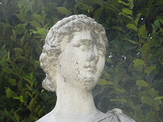 Schloss Schnbrunn, Statue Flora (27)