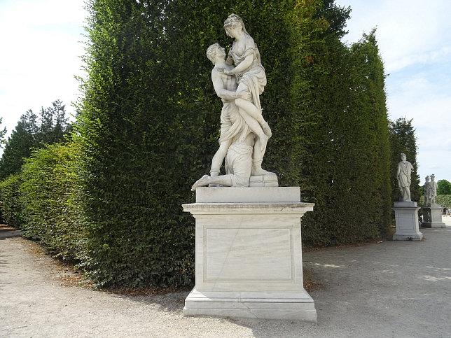 Schloss Schnbrunn, Statue Raub der Helena (28)