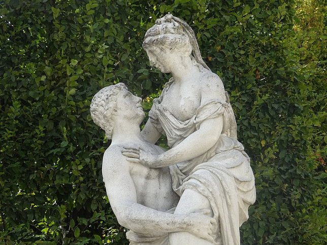 Schloss Schnbrunn, Statue Raub der Helena (28)