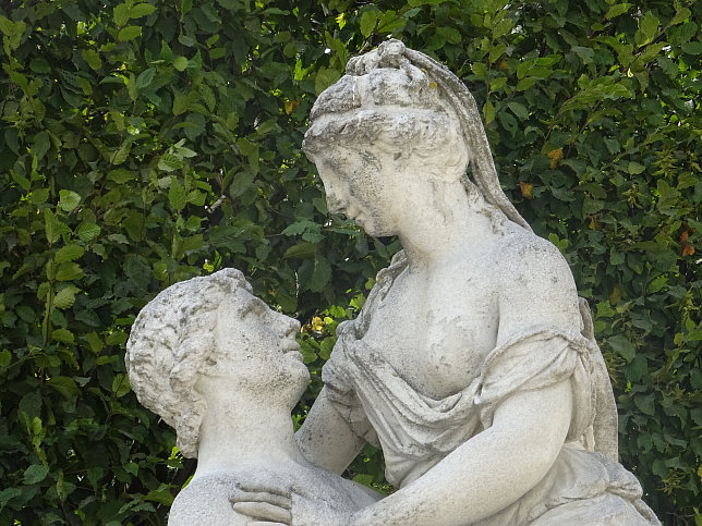 Schloss Schnbrunn, Statue Raub der Helena (28)