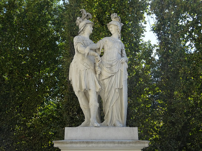 Schloss Schnbrunn, Statue Mars und Minerva (30)