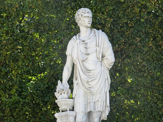 Schloss Schnbrunn, Statue Gaius Mucius Scaevola (32)