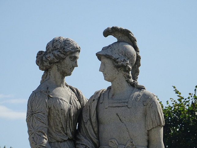 Schloss Schnbrunn, Statue Alexander und Olympias (33)