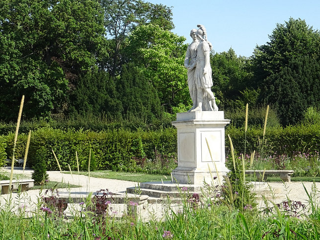 Schloss Schnbrunn, Statue Alexander und Olympias (33)