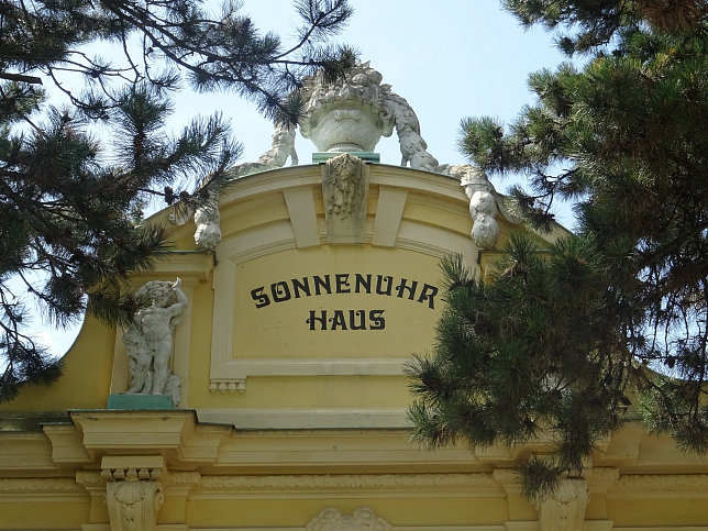 Schloss Schnbrunn, Wstenhaus