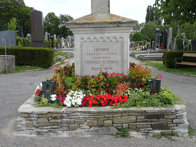 Friedhof Baumgarten, Friedhofskreuz