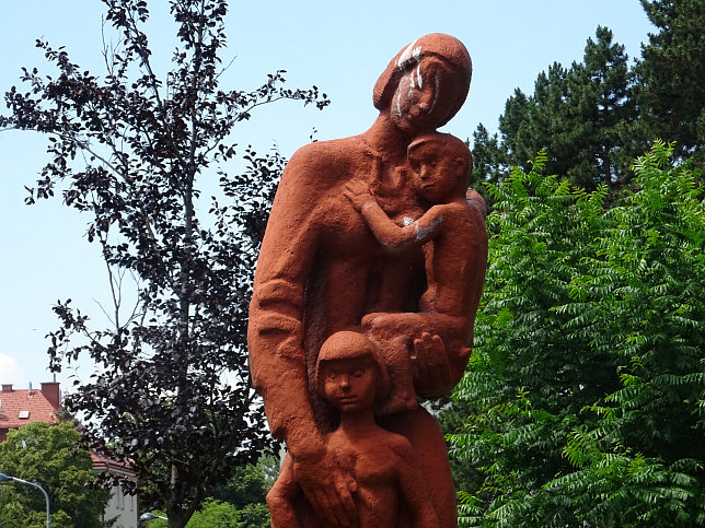 Skulptur 'Mutter mit Kindern'