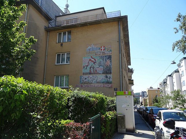 Sgraffito am Lois Weinberger-Hof