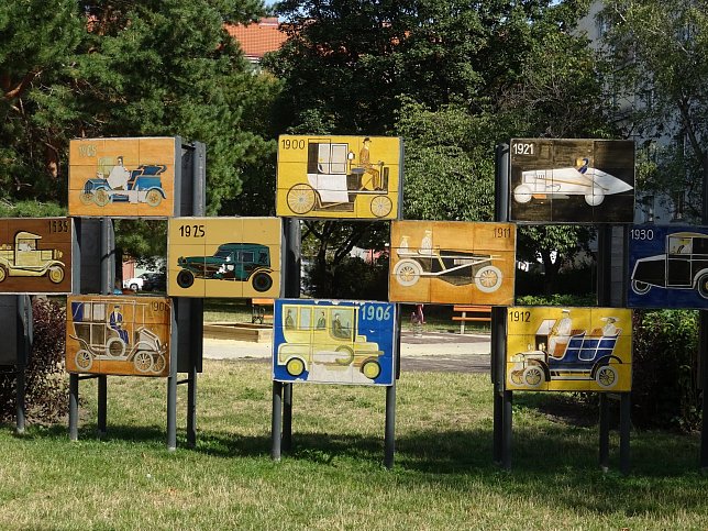 Freistehende Wand '100 Jahre Automobil'