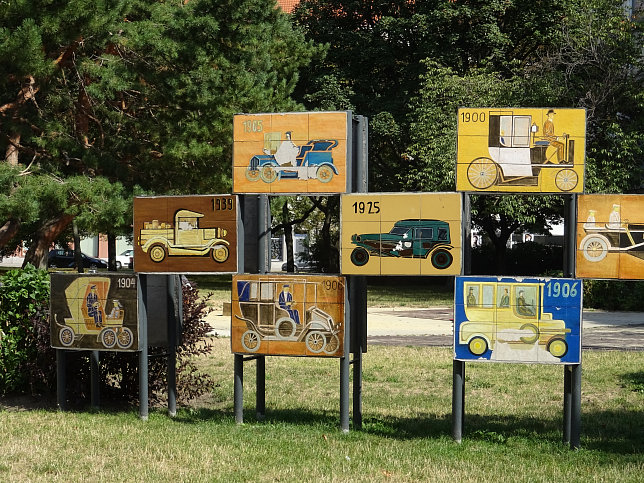 Freistehende Wand '100 Jahre Automobil'