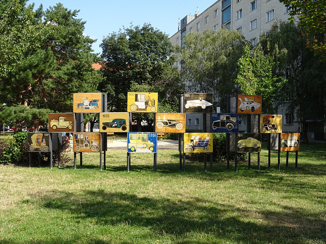 Freistehende Wand '100 Jahre Automobil'