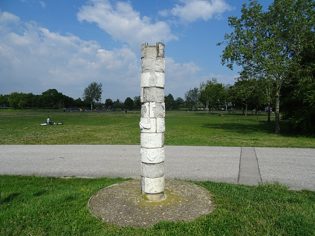 Friedensweg Donauinsel, Stele