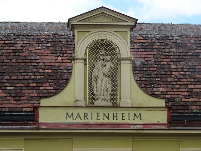 Marienheim, Marienstatue