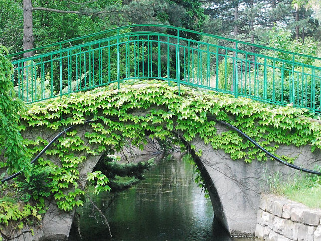 Spitzbogenbrcke im Wasserpark I (nrdlich)