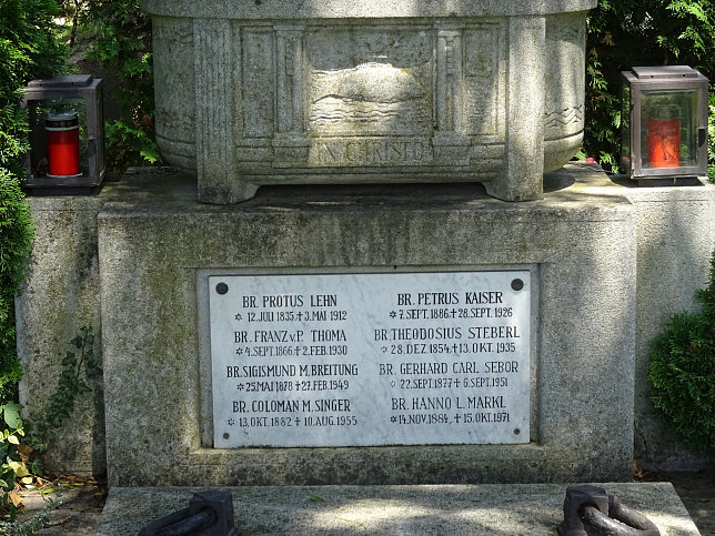 Strebersdorfer Friedhof, Grab der Schulbrder M1