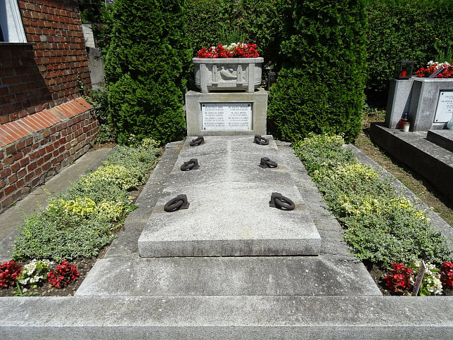 Strebersdorfer Friedhof, Grab der Schulbrder M3