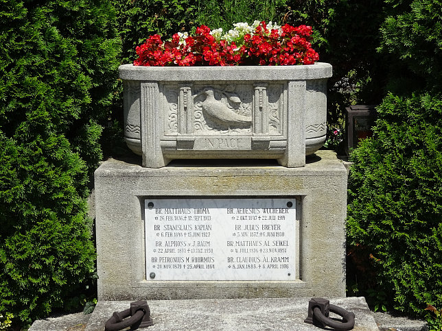 Strebersdorfer Friedhof, Grab der Schulbrder M3