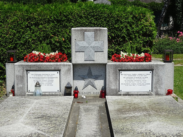 Strebersdorfer Friedhof, Grab der Schulbrder M4 und M5