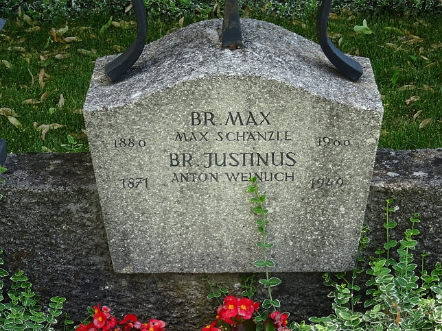 Strebersdorfer Friedhof, Grab der Schulbrder
