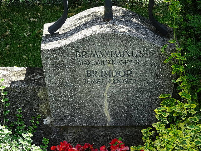 Strebersdorfer Friedhof, Grab der Schulbrder