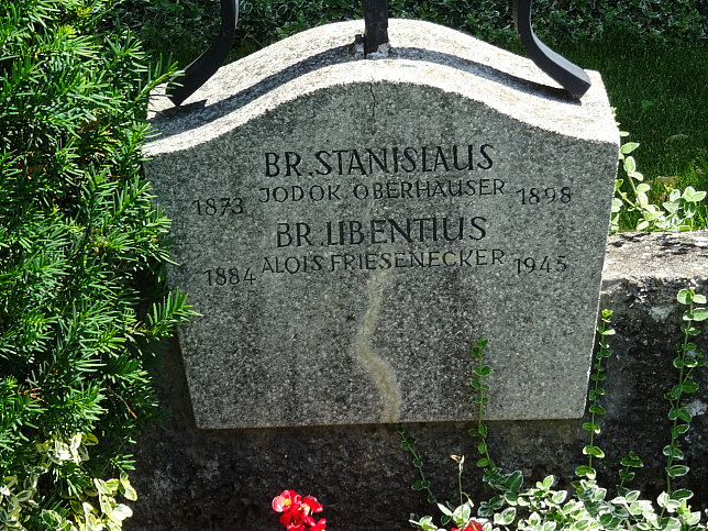 Strebersdorfer Friedhof, Grab der Schulbrder