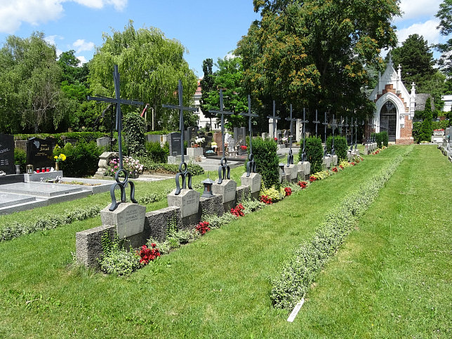Strebersdorfer Friedhof, Grab der Schulbrder