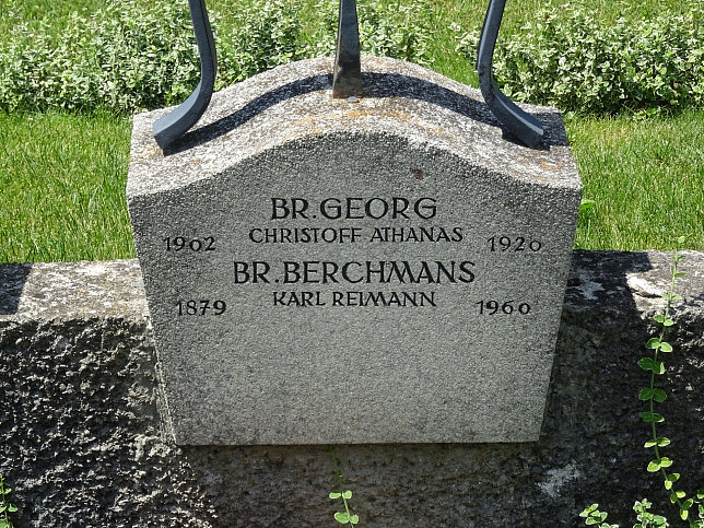 Strebersdorfer Friedhof, Grab der Schulbrder