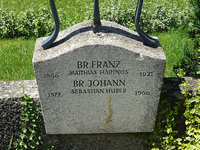 Strebersdorfer Friedhof, Grab der Schulbrder