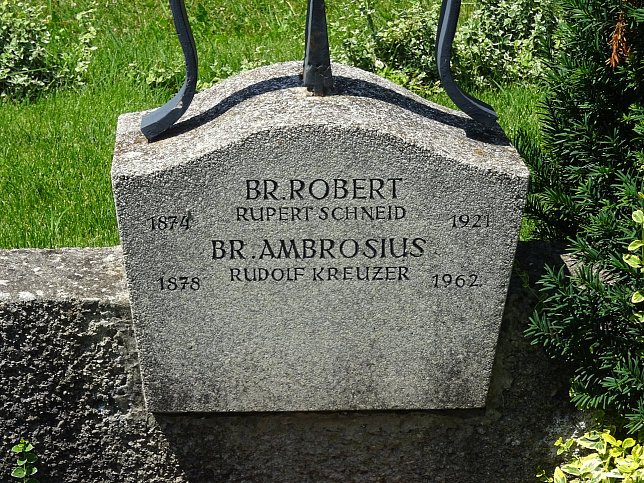 Strebersdorfer Friedhof, Grab der Schulbrder
