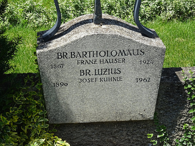 Strebersdorfer Friedhof, Grab der Schulbrder