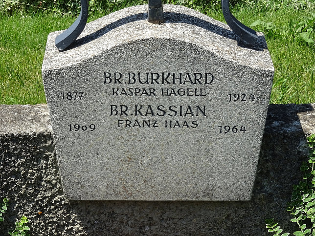 Strebersdorfer Friedhof, Grab der Schulbrder
