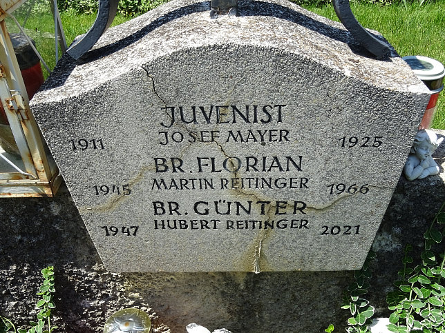 Strebersdorfer Friedhof, Grab der Schulbrder