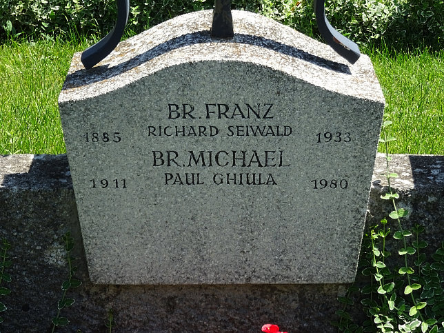 Strebersdorfer Friedhof, Grab der Schulbrder