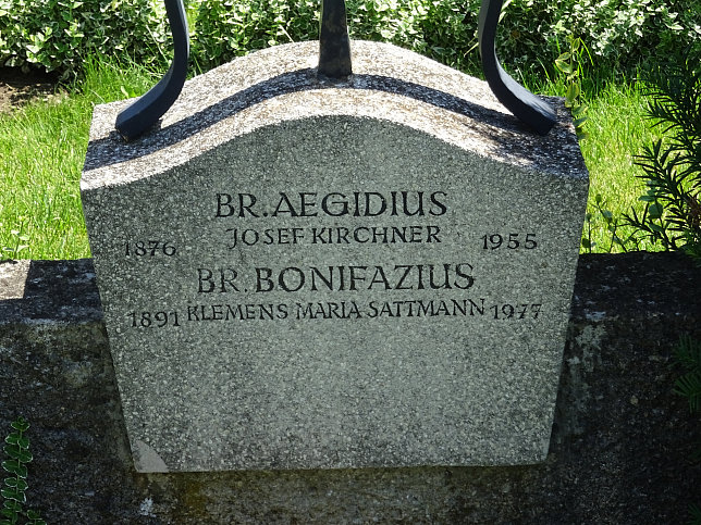 Strebersdorfer Friedhof, Grab der Schulbrder