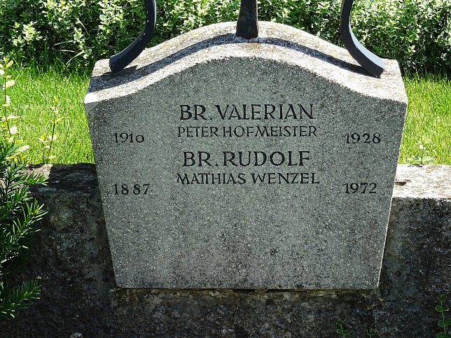 Strebersdorfer Friedhof, Grab der Schulbrder