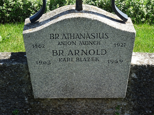 Strebersdorfer Friedhof, Grab der Schulbrder