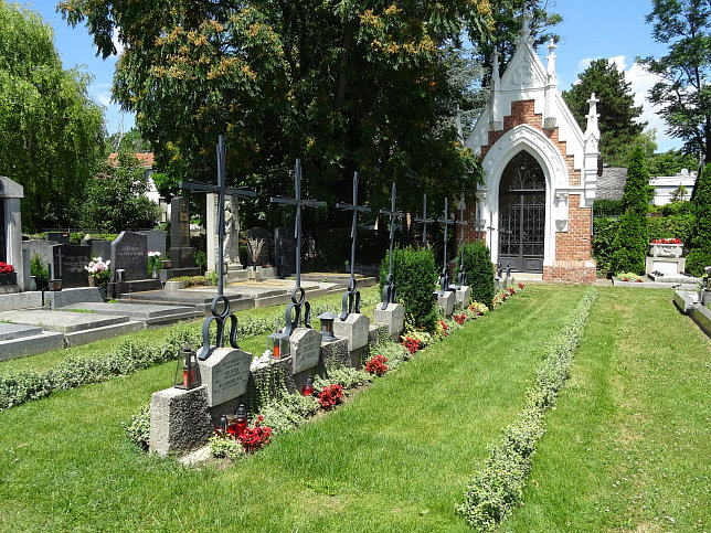 Strebersdorfer Friedhof, Grab der Schulbrder