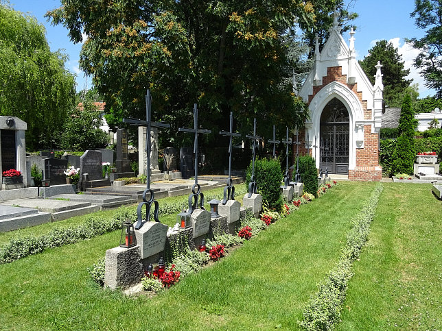 Strebersdorfer Friedhof, Grab der Schulbrder