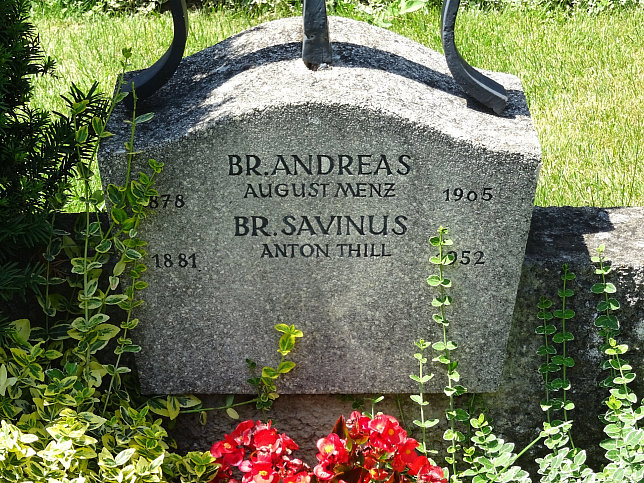 Strebersdorfer Friedhof, Grab der Schulbrder